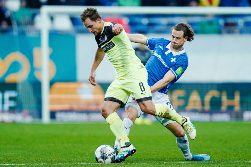 Yannick Stark (r.) verlässt den Zweitliga-Klub SV Darmstadt 98 und wechselt zum Drittligisten Dynamo Dresden.