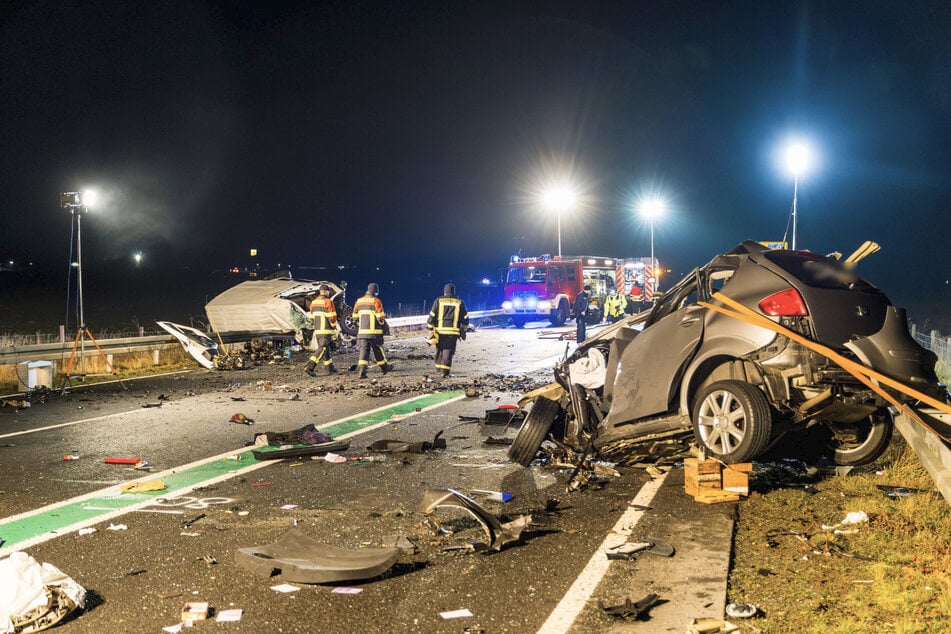 Frontalcrash auf B169: Autofahrer sofort tot