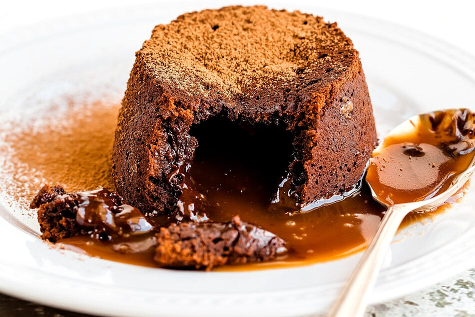 Lava cake is quick and easy to make, and will make the whole family happy.