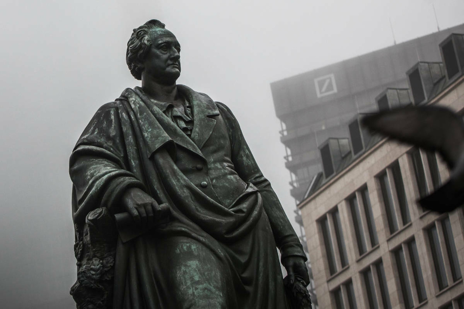 Das Goethe-Denkmal in Frankfurt am Main: Auch der große deutsche Dichter "babbelte" wohl Hessisch.