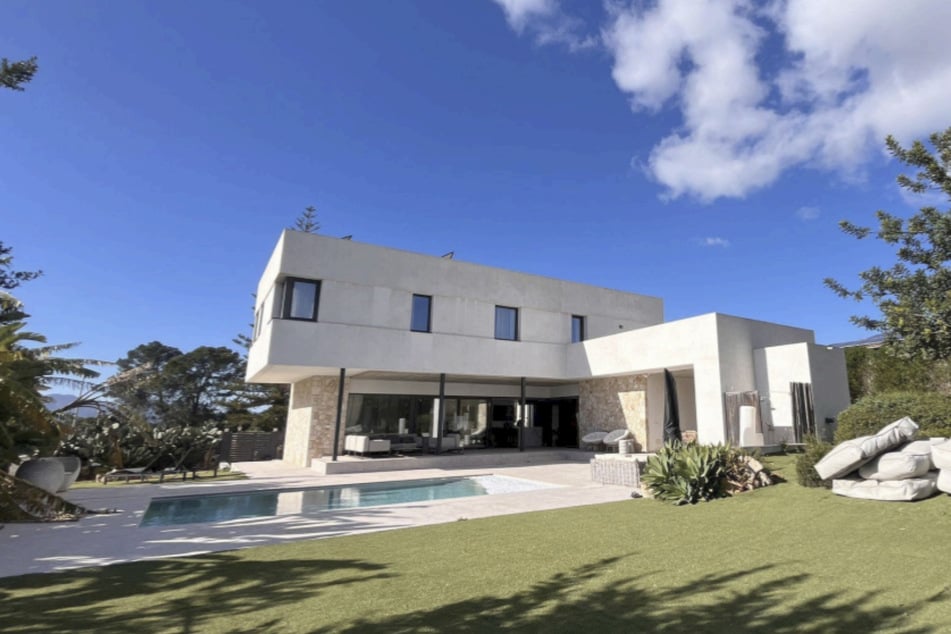 Lebt sich nicht schlecht: In dieser Villa bei Palma wohnt Anne Wünsche.
