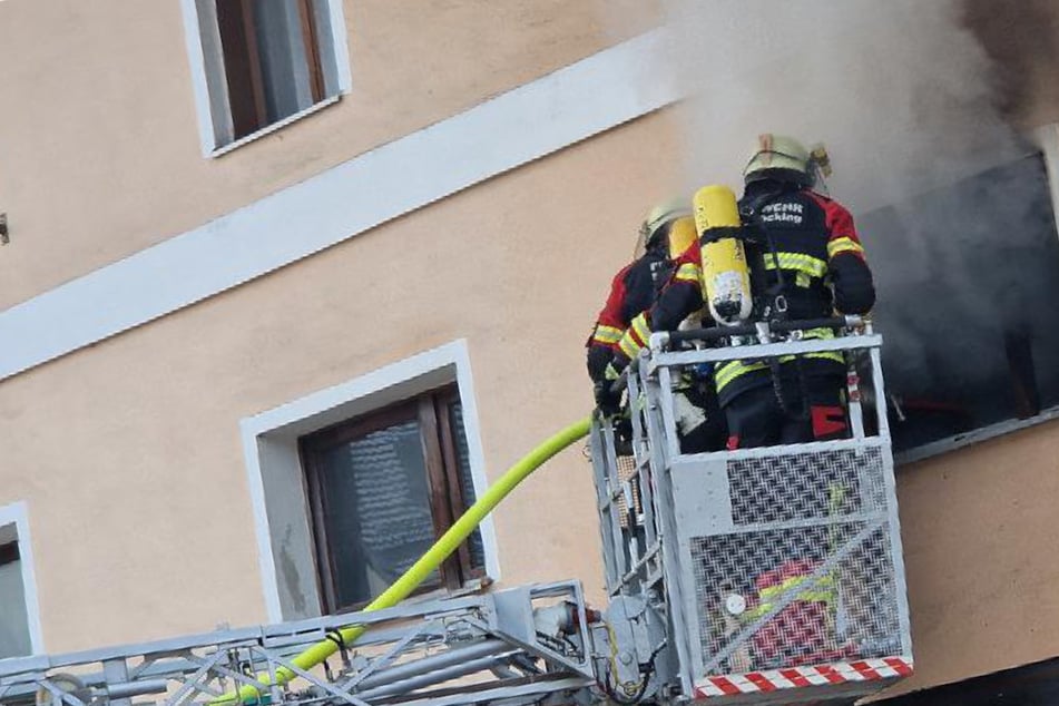 Feuerwehr macht grausige Entdeckung bei Löscharbeiten