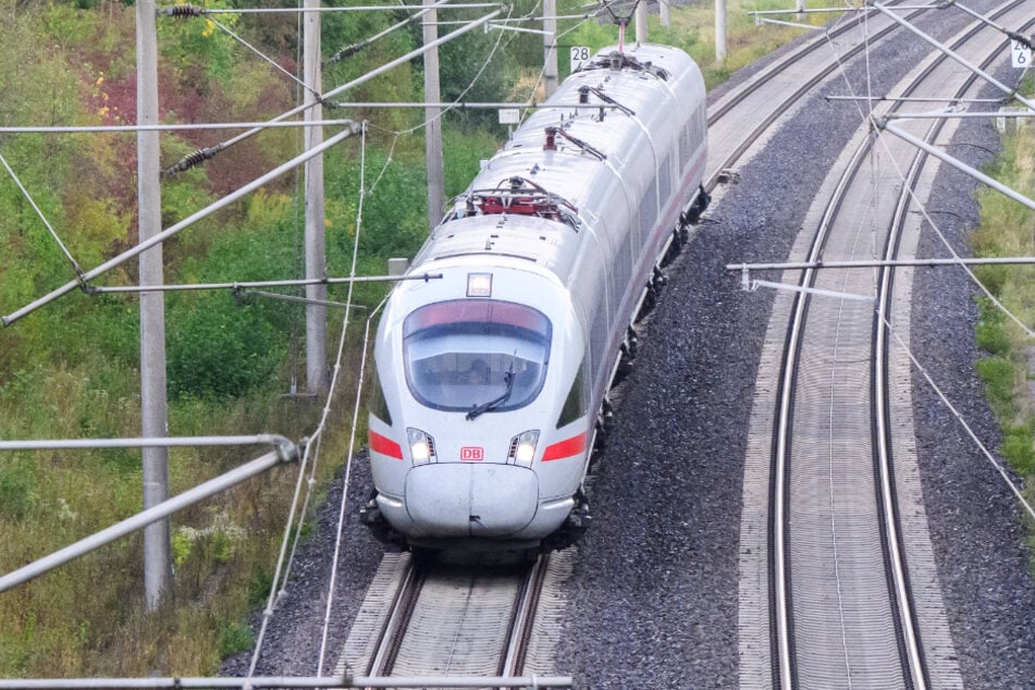 Aufgrund einer Stellwerksstörung gibt es derzeit Verspätungen und Ausfälle zwischen Hamburg und Berlin.