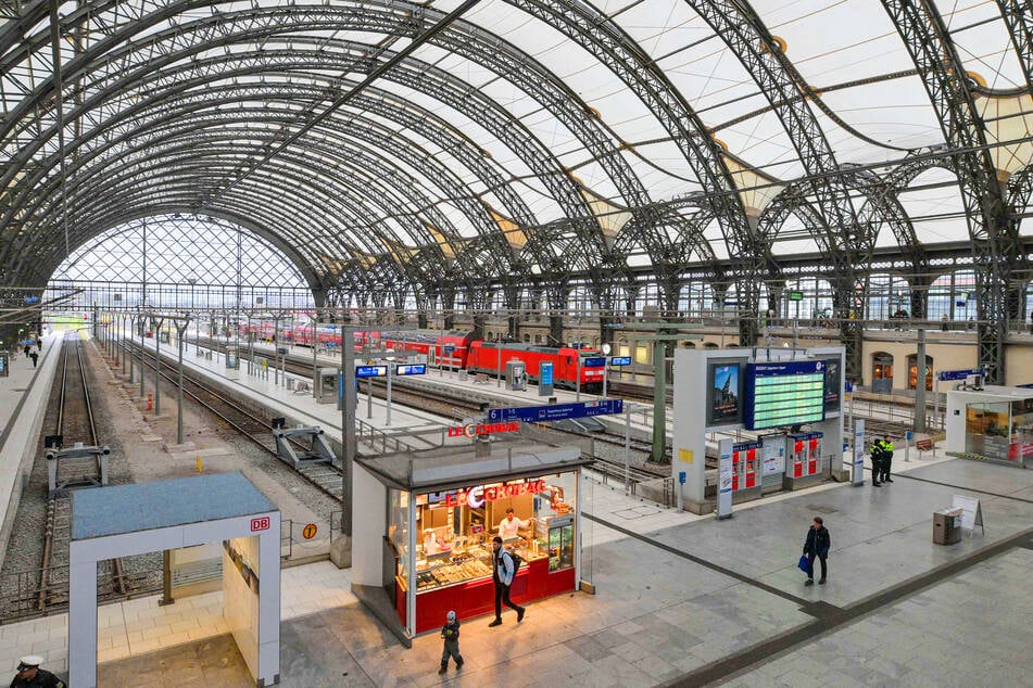 Vom Dresdner Hauptbahnhof wird es auf absehbare Zeit weiterhin nur "Bummelverbindungen" nach Prag geben.