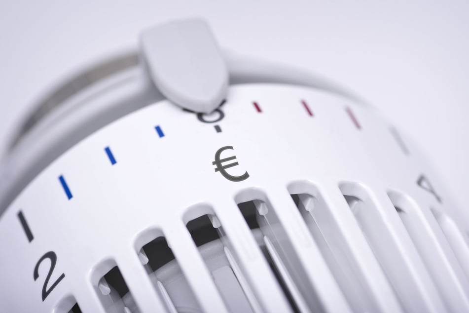 Mit neuen Thermostatventilen lässt sich ganz legal Geld für Heizkosten sparen.