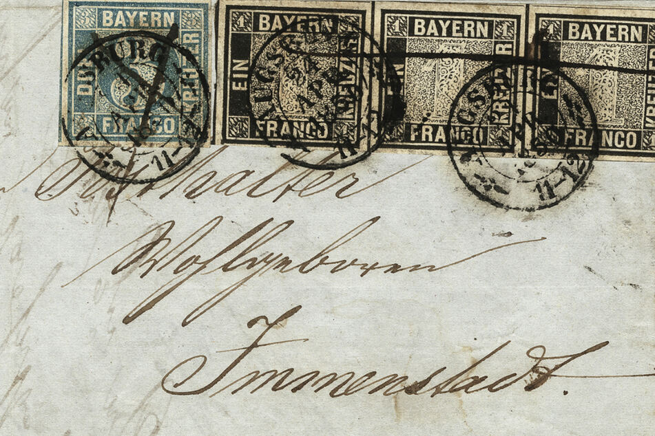 Auf den 1850 versendeten Brief sind die seltenen Briefmarken "Schwarzer Einser" und "Blauer Dreier" geklebt.