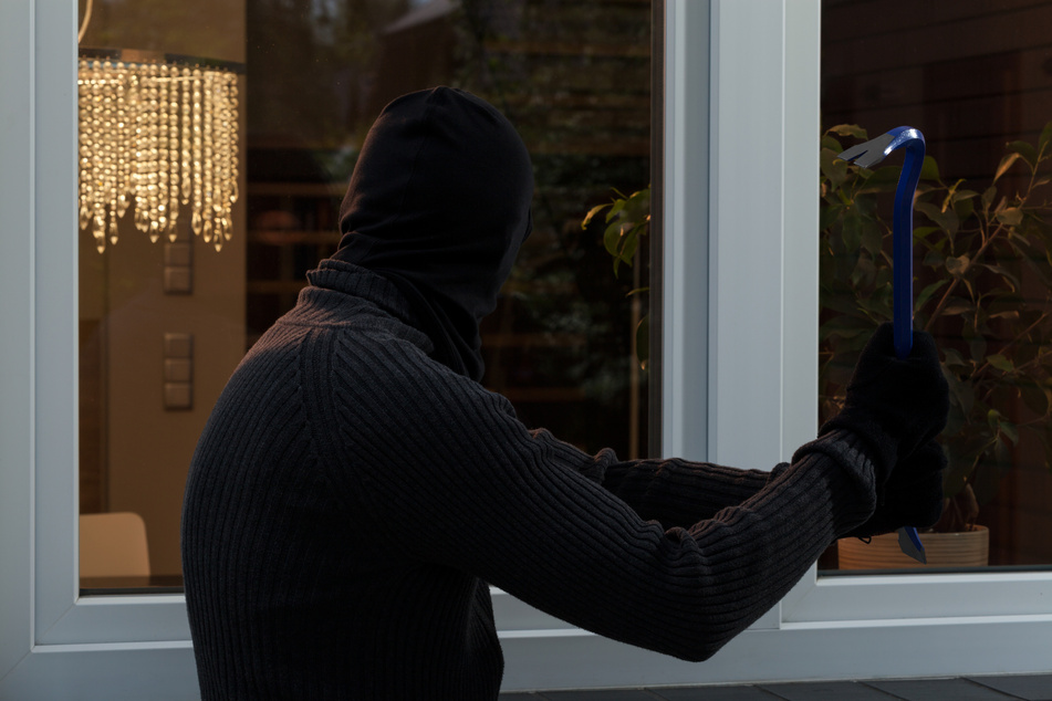 Ein betrunkener Einbrecher machte in einer Wohnung in Chemnitz Markersdorf ein Nickerchen. Er wurde von der Mieterin überrascht (Symbolbild).