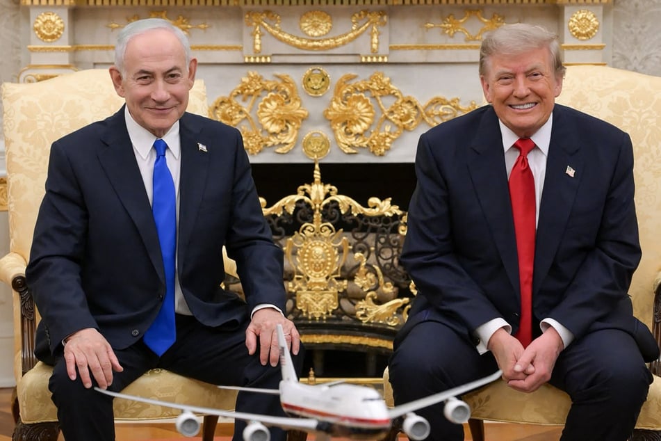 Israeli Prime Minister Benjamin Netanyahu (l) visited the White House Tuesday for his first in-person talks with President Donald Trump (r) since the Iran war began.