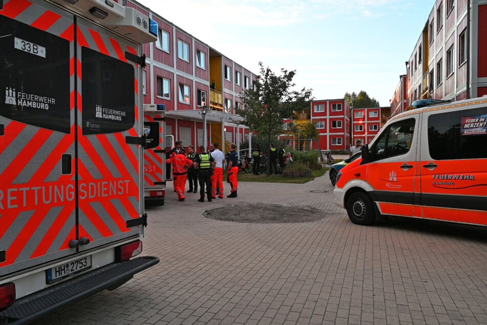 Polizei und Rettungsdienst waren am Freitagabend in Hamburg-Wilhelmsburg im Einsatz.