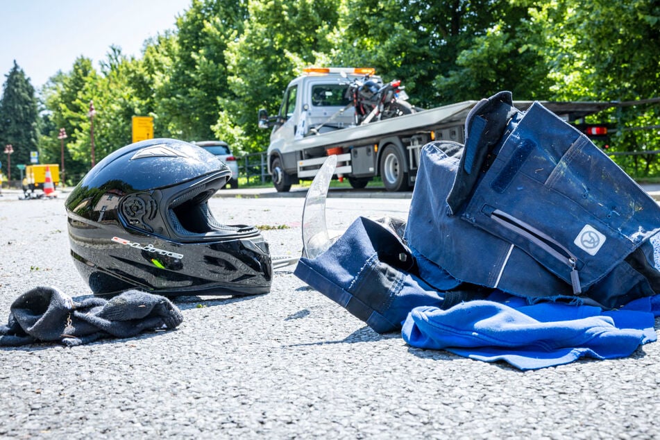 Mit schweren Verletzungen wurde der Biker in ein Krankenhaus eingeliefert.