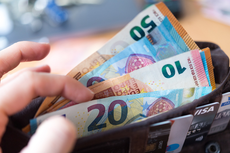 Die Angreifer hatten es auf die Geldbörse des Opfers abgesehen. (Symbolbild)