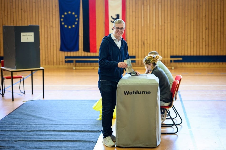 Berlin-Wahl: Erste Spitzenkandidaten geben ihre Stimme ab, Beteiligung höher als 2023