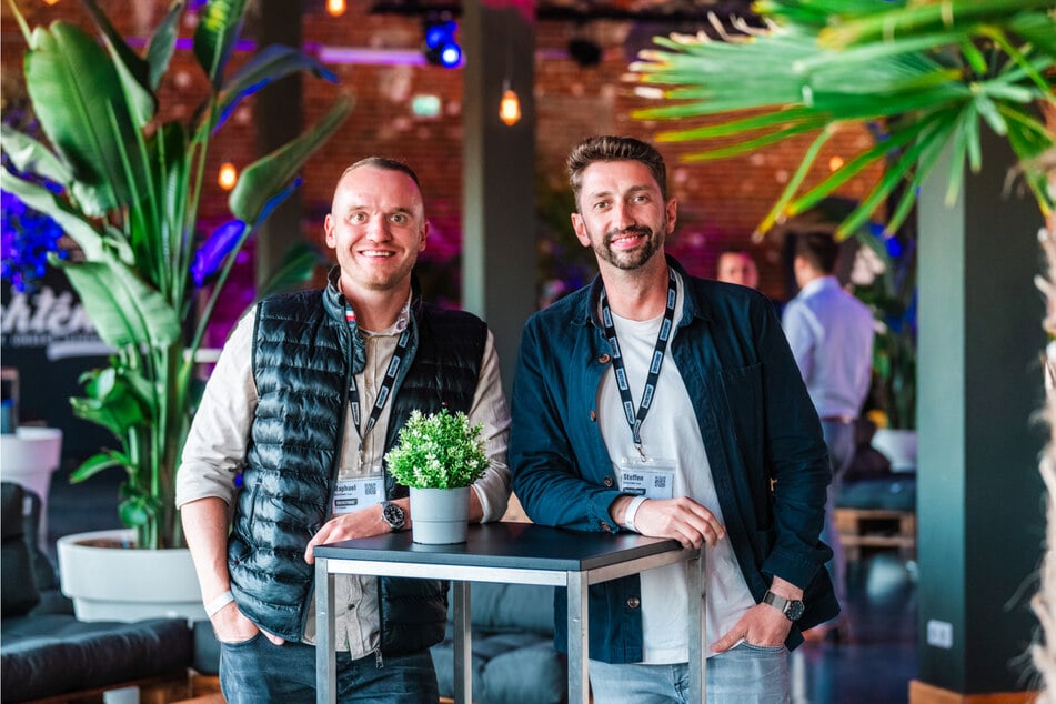 2021 starteten die Gründer Raphael Mis (35, l.) und Steffen Heyde (41) mit der ersten Party in Plagwitz.