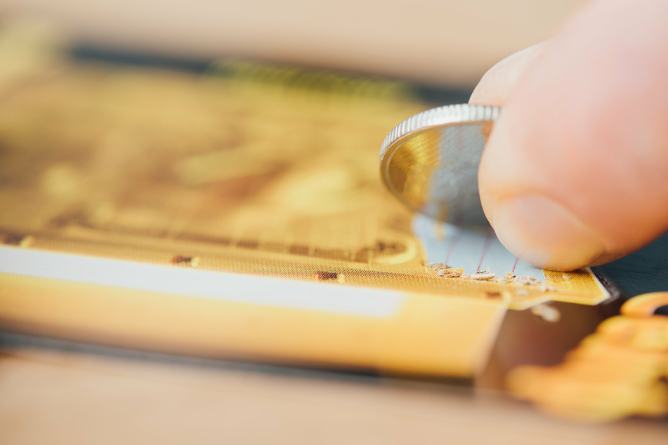 Frau gewinnt 500.000 Euro – dann klaut ihr der Ladenbesitzer das Rubbellos