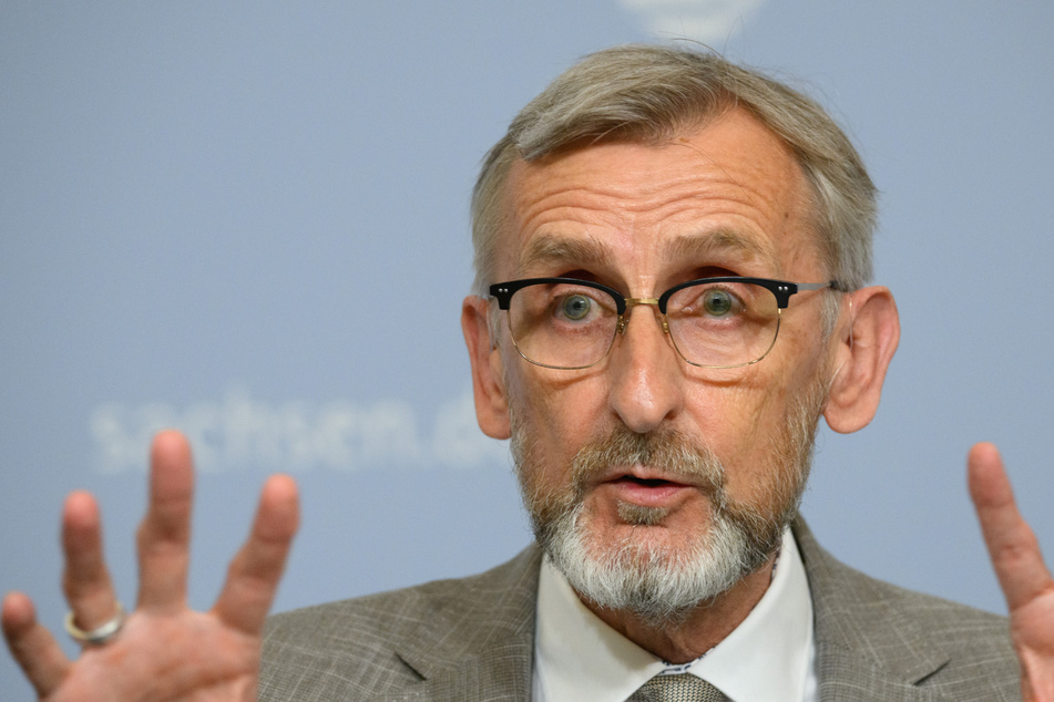 Klare Worte von Sachsens Innenminister: Parteienstreit begünstigt Erstarken der AfD