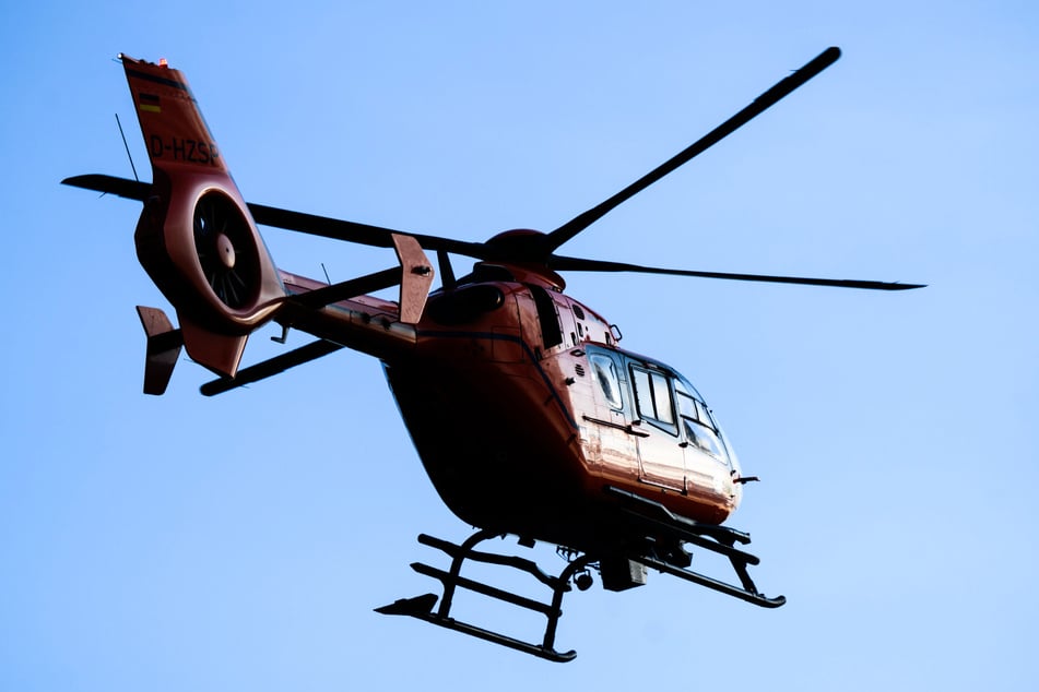 Die schwer verletzte Alena wurde mit dem Rettungshubschrauber in eine Klinik gebracht. Dort gab es dann eine erste Entwarnung. (Symbolbild)