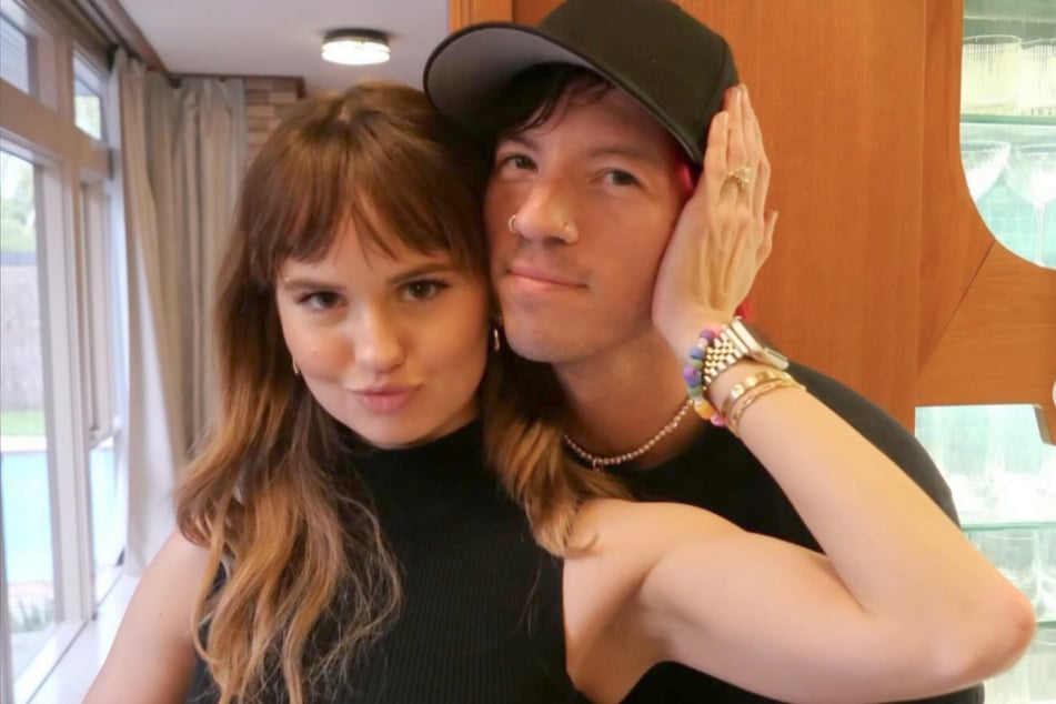 Vor über zwölf Jahren kamen sich Debby Ryan (32) und Josh Dun (37) das erste Mal näher - gefunkt hatte es jedoch lange Zeit später.