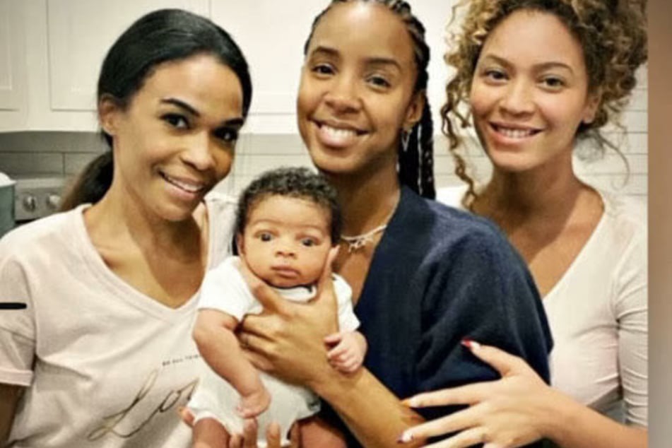 Michelle Williams (l) shared a clip of a conversation between her, Kelly Rowland (m), and Beyonce (r).