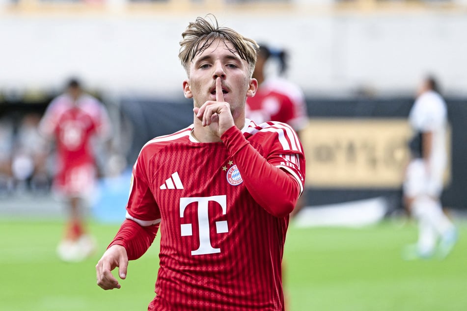 Lennart Karl jubelt über das Tor zum 0:1.