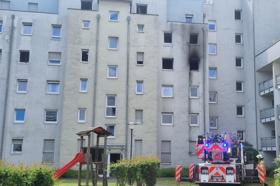 Die Brandwohnung im dritten Obergeschoss des Mehrfamilienhauses ist nach dem Feuer unbewohnbar.