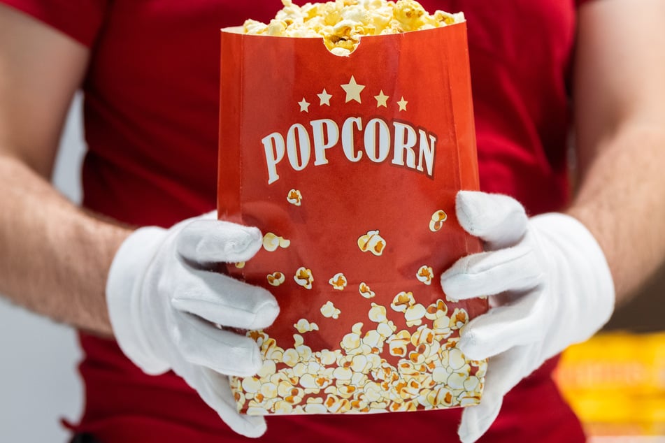 Wer im Kino Popcorn essen will, sollte frisch geimpft bzw. genesen, geboostert oder negativ getestet sein.