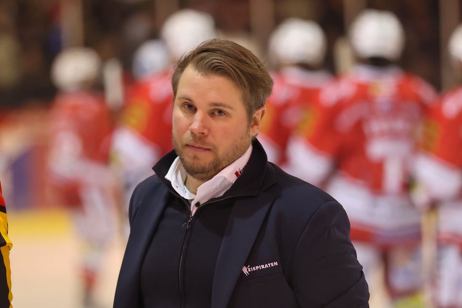 Eispiraten-Headcoach Jussi Toures (36).
