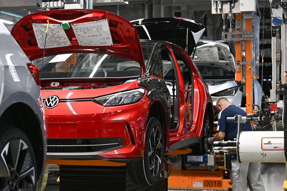 Wegen Überkapazitäten in den deutschen Standorten war auch die Produktion in Zwickau reduziert worden. Elektromodelle werden hier nur noch im Zwei-Schicht-Betrieb gebaut.