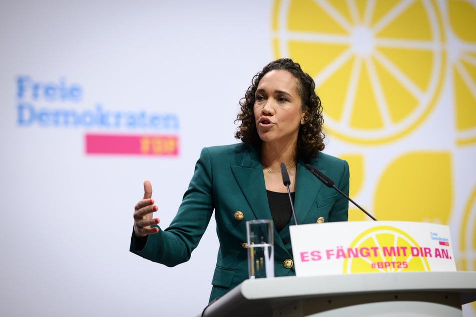 Die neue FDP-Generalsekretärin Nicole Büttner (40) lädt die Elite-Uni Harvard ein, einen Standort in Deutschland zu eröffnen. (Archivfoto)