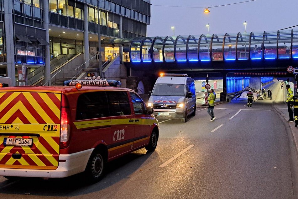 In der Paul-Heyse-Unterführung ist es zu einem Unfall gekommen.