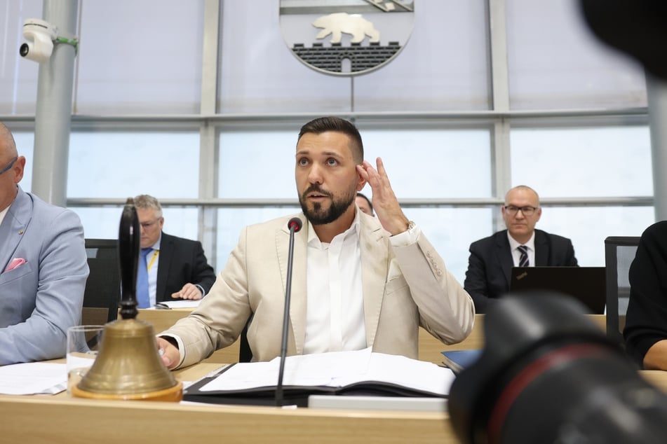 Gegen Sachsen-Anhalts neuen Landtagspräsidenten Tobias Rausch (35, AfD) hagelt es Kritik.
