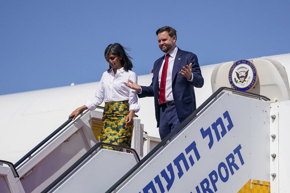 JD Vance (r.) and wife Usha arrived in Israel on Tuesday.