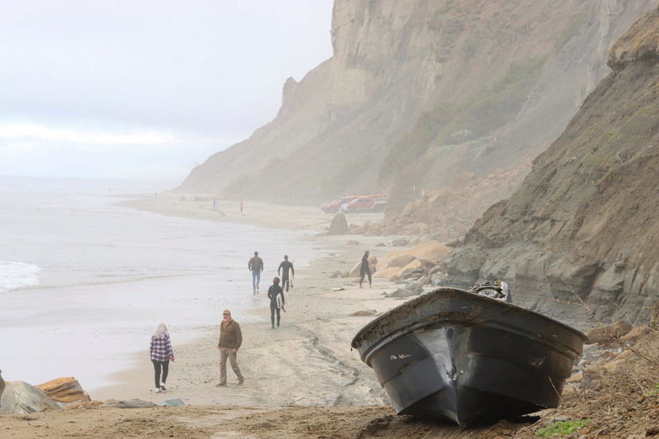 A suspected smuggling boat capsized in the ocean off a San Diego beach, dumping eight to 10 people into the water, eight of whom died.