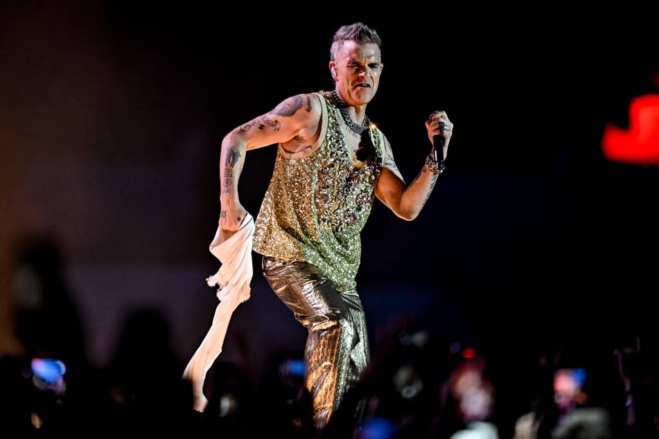 Superstar Robbie Williams (50): Für sein Konzert der "Live 2025"-Tour am 9. Juli in der Leipziger Red-Bull-Arena werden zwischen 121,72 und 190,72 Euro fällig.