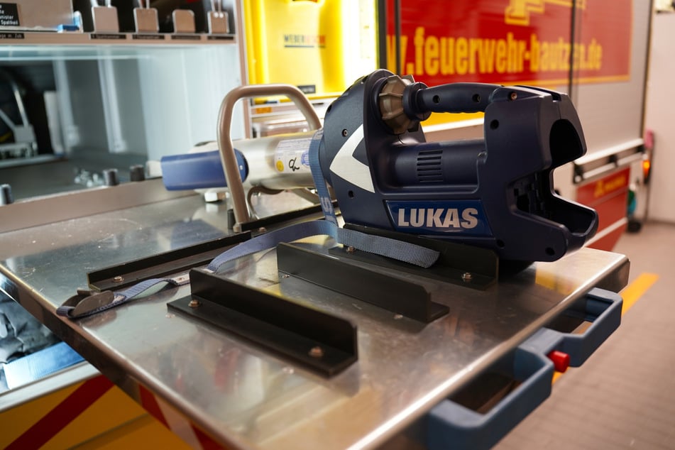 Unter anderem ein Spreizer der Marke "Lukas" wurde aus einem Rettungswagen gestohlen.