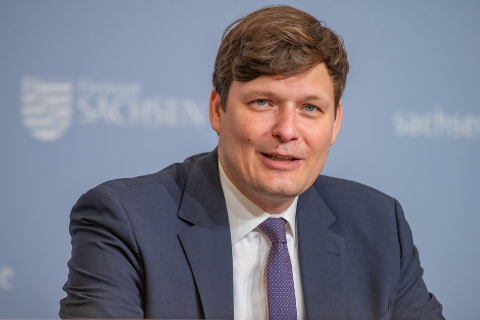 "Die größte Herausforderung bleibt die gerechte Verteilung der zur Verfügung stehenden Lehrkräfte", sagt Kultusminister Conrad Clemens (43, CDU).