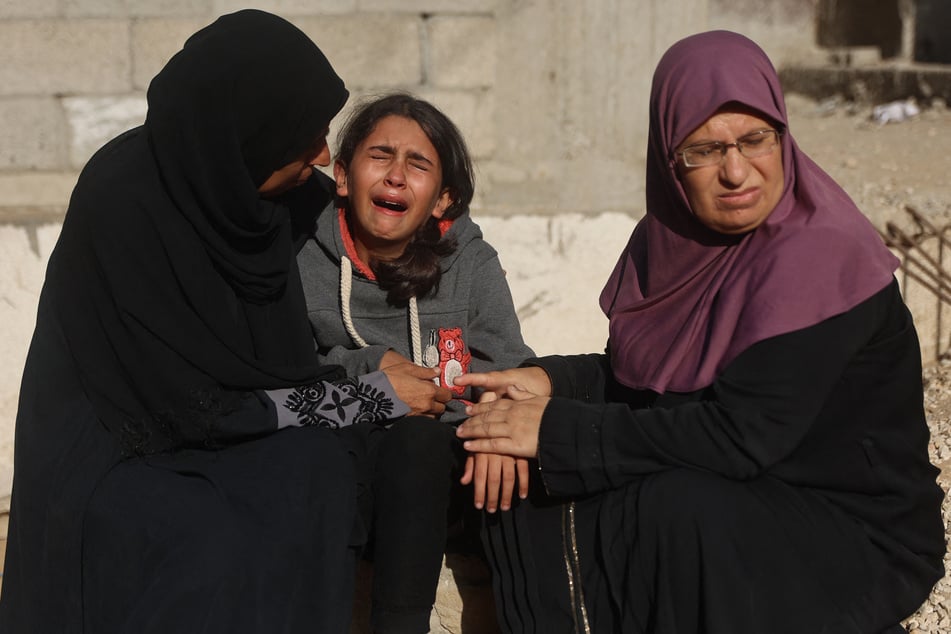 Israel launches fresh strikes on Gaza amid ceasefire