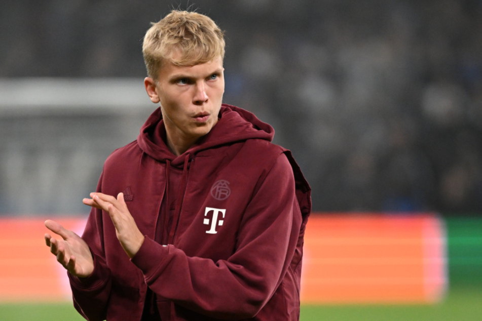 Der FC Bayern hat Abwehrtalent Frans Krätzig (20) langfristig an den Verein gebunden.