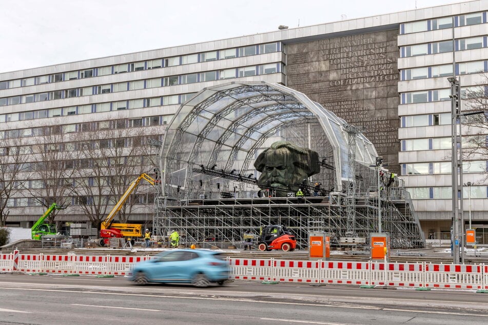 Am Marx-Kopf steht eine von vier Bühnen zum KuHa-Eröffnungssamstag.