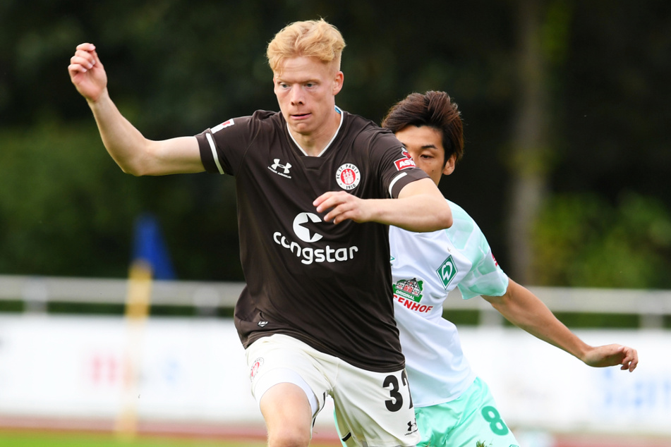 Rechtsverteidiger Jannes Wieckhoff (21, l.) fehlt dem FC St. Pauli wegen einer Knieverletzung bis auf Weiteres. (Archivfoto)