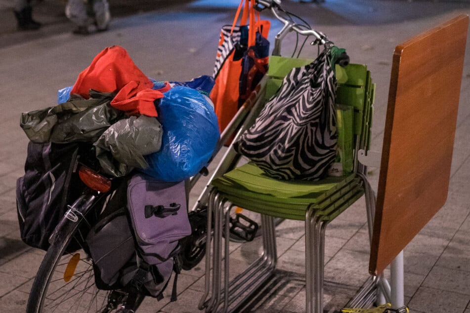 Gegen Obdachlose würden häufig wegen Verstöße gegen die Kontaktbeschränkungen Bußgelder erhoben, die sie kaum bezahlen können. (Symbolbild)