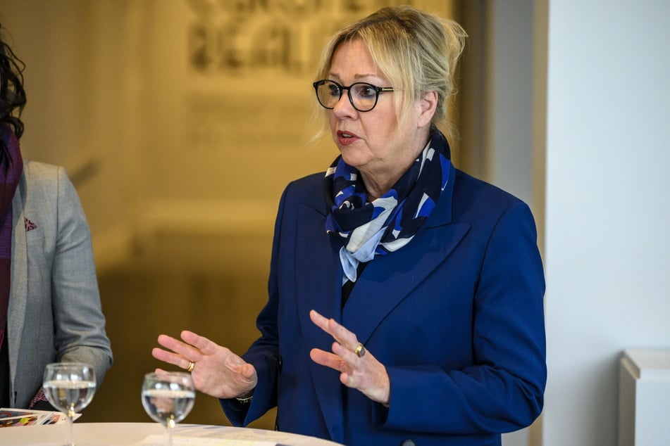 Sport-Bürgermeisterin Dagmar Ruscheinsky (66, parteilos) warnt vor einem Eingriff in die Persönlichkeitsrechte.