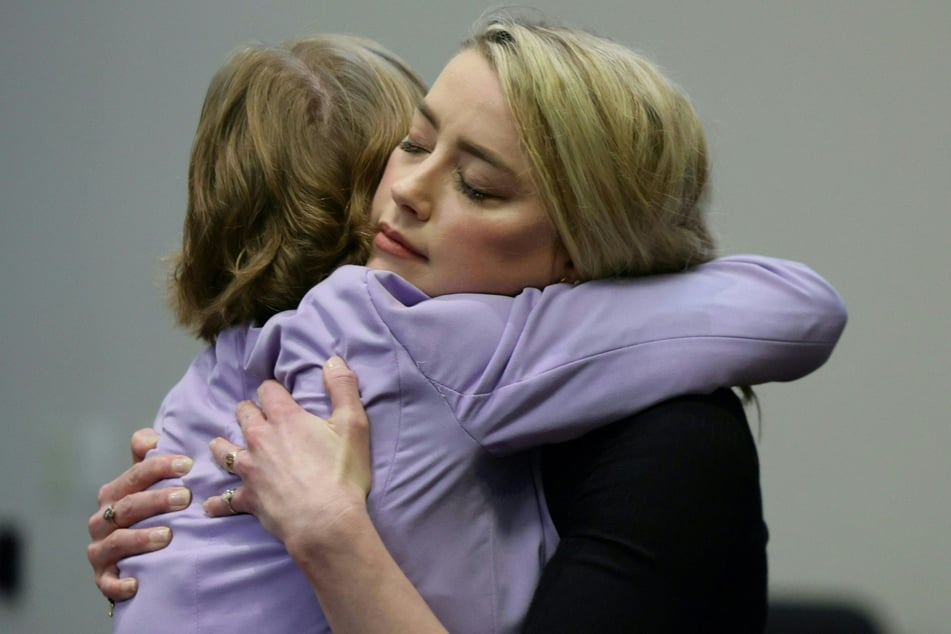 Amber Heard (r.) embraced her now-former lawyer Elaine Bredehoft after the seven member jury in Fairfax County Virginia sided with Johnny Depp and found Heard guilty of three counts of defamation.