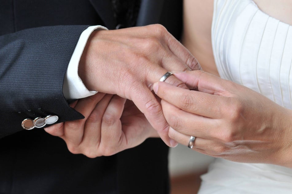 Ein Datum für die Ewigkeit: Der Hochzeitstag will gut gewählt sein, aber viele Termine sind in diesem Jahr schon ausgebucht. (Symbolbild)