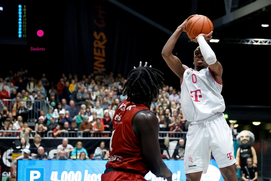 Telekom Baskets Bonn qualifizieren sich nach Zittersieg für die Playoffs
