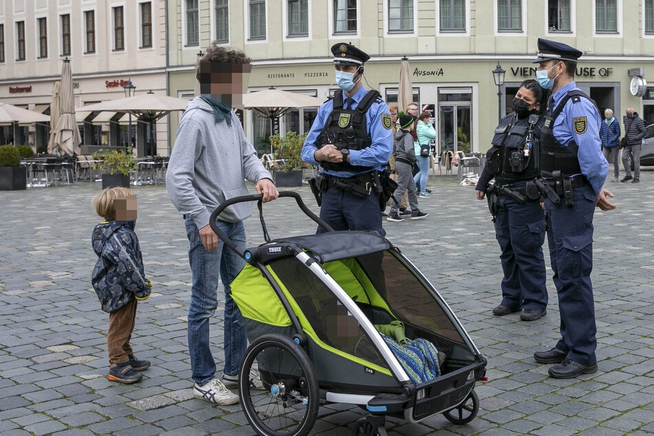 Masken im Freien, Ausgangsbeschränkungen - Sachsens Corona-Verordnungen enthielten harte Eingriffe in die Bürgerrechte.