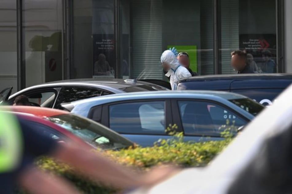 Raubüberfall auf Bankfiliale! Mann tot, 20-Jähriger festgenommen