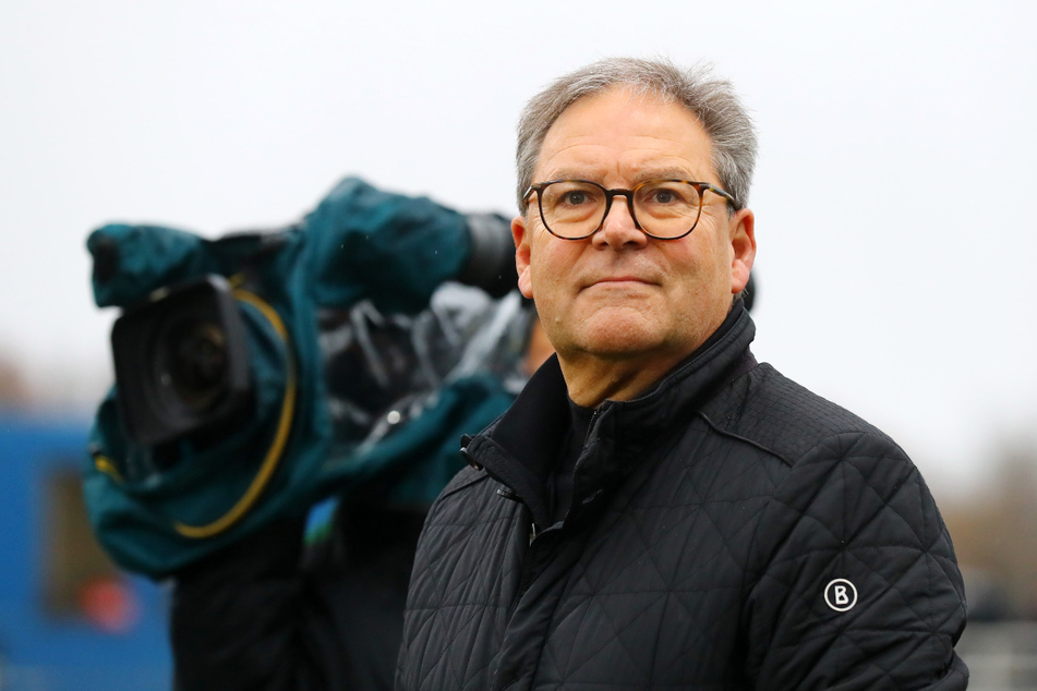NOFV-Präsident Hermann Winkler (58), hier beim Derby zwischen Lok Leipzig und Chemie Leipzig am Sonntag, ist nicht zufrieden mit der aktuellen Corona-Politik.