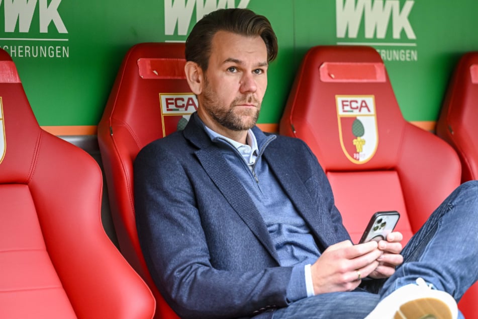 Erst am Freitag stellte FC-Sportdirektor Thomas Kessler (39) mit Sebastian Sebulonsen (25) einen neuen Rechtsverteidiger vor.