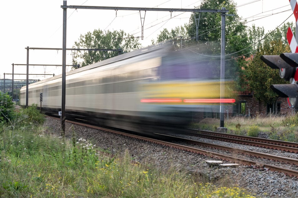 Tödliches Unglück in Belgien: Zug kracht gegen Schulbus