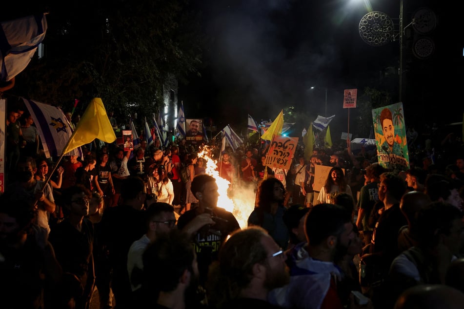 Thousands of Israelis demanding a hostage exchange deal have been protesting against Netanyahu.